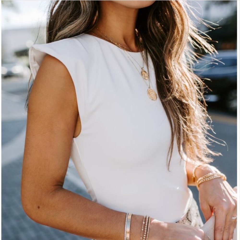 NWT Vici Sleeveless knit bodysuit - off white